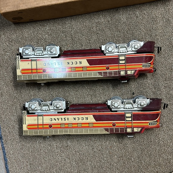 Vintage Unique Art Mfg Co. Rock Island Diesel A-B Locomotive Set in original box - Picture 4 of 6